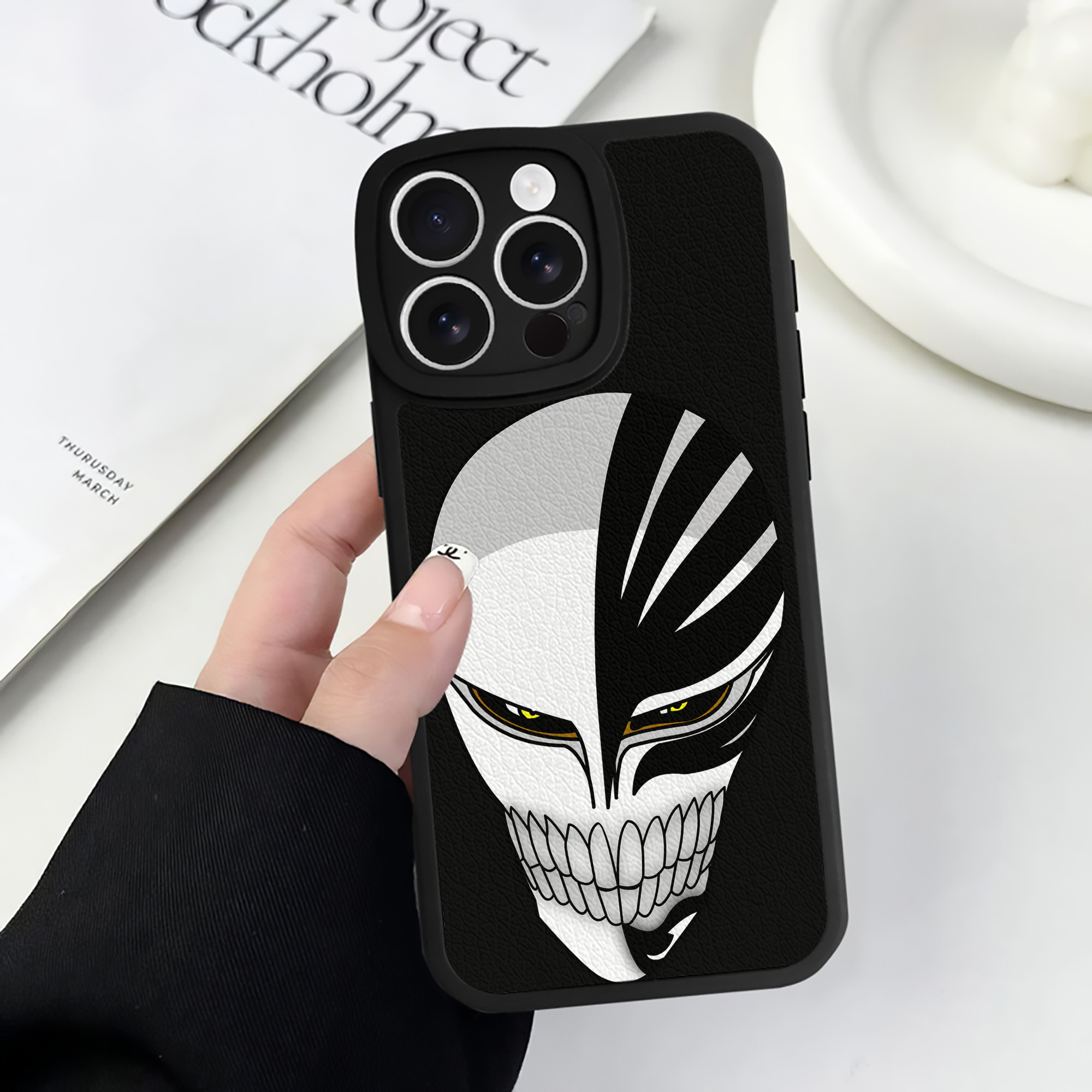 ブリーチ 黒崎一護（くろさき いちご）BLEACH Kurosaki Ichigo 【iPhone 16シリーズ対応】シリコンスマホケース（レザー調） 材質：シリコン